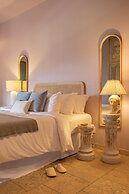 HOLT Magnificent 6BR Villa in Malanquin Golf Club