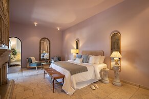 HOLT Magnificent 6BR Villa in Malanquin Golf Club