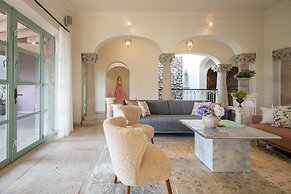 HOLT Magnificent 6BR Villa in Malanquin Golf Club