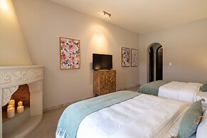 HOLT Magnificent 6BR Villa in Malanquin Golf Club