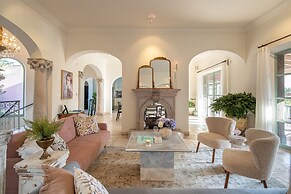 HOLT Magnificent 6BR Villa in Malanquin Golf Club