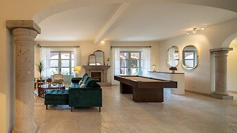 HOLT Magnificent 6BR Villa in Malanquin Golf Club