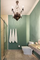 HOLT Magnificent 6BR Villa in Malanquin Golf Club