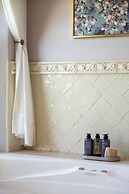 HOLT Magnificent 6BR Villa in Malanquin Golf Club