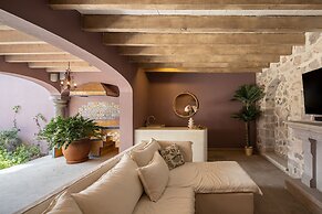 HOLT Magnificent 6BR Villa in Malanquin Golf Club