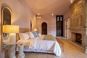 HOLT Magnificent 6BR Villa in Malanquin Golf Club