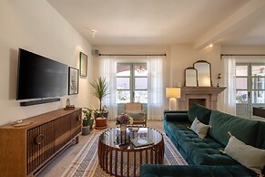 HOLT Magnificent 6BR Villa in Malanquin Golf Club