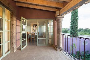 HOLT Magnificent 6BR Villa in Malanquin Golf Club