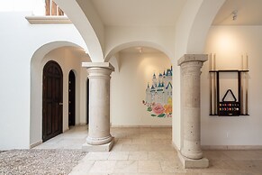 HOLT Magnificent 6BR Villa in Malanquin Golf Club