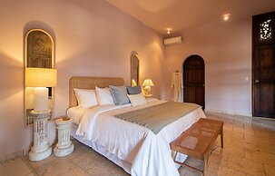 HOLT Magnificent 6BR Villa in Malanquin Golf Club