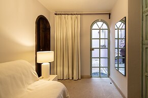 HOLT Magnificent 6BR Villa in Malanquin Golf Club