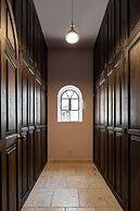 HOLT Magnificent 6BR Villa in Malanquin Golf Club