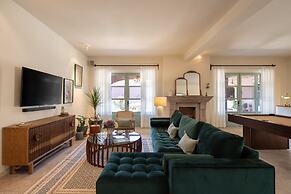 HOLT Magnificent 6BR Villa in Malanquin Golf Club