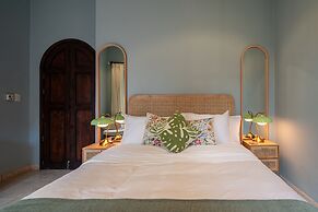 HOLT Magnificent 6BR Villa in Malanquin Golf Club