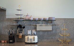 HOLT Magnificent 6BR Villa in Malanquin Golf Club