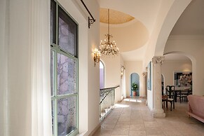 HOLT Magnificent 6BR Villa in Malanquin Golf Club