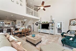 Top Shelf 4 Bedroom Home by RedAwning