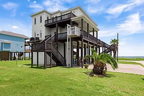 Top Shelf 4 Bedroom Home by RedAwning