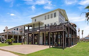 Top Shelf 4 Bedroom Home by RedAwning