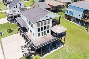 Top Shelf 4 Bedroom Home by RedAwning