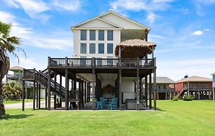 Top Shelf 4 Bedroom Home by RedAwning