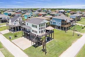 Top Shelf 4 Bedroom Home by RedAwning