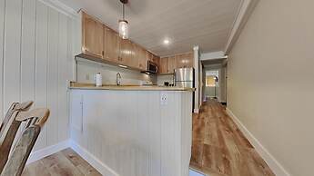 Mountainside 2BR/2BA Just Steps to 3 Spas, Sauna, Pool and Mammoth Mou