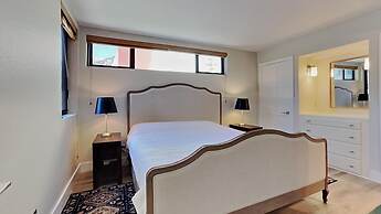 Mountainside 2BR/2BA Just Steps to 3 Spas, Sauna, Pool and Mammoth Mou