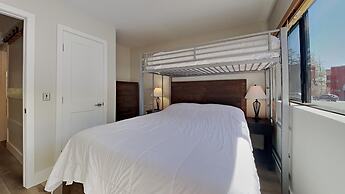 Mountainside 2BR/2BA Just Steps to 3 Spas, Sauna, Pool and Mammoth Mou