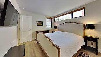 Mountainside 2BR/2BA Just Steps to 3 Spas, Sauna, Pool and Mammoth Mou