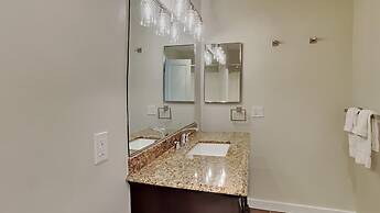 Mountainside 2BR/2BA Just Steps to 3 Spas, Sauna, Pool and Mammoth Mou