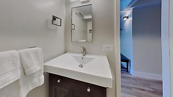 Mountainside 2BR/2BA Just Steps to 3 Spas, Sauna, Pool and Mammoth Mou