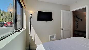 Mountainside 2BR/2BA Just Steps to 3 Spas, Sauna, Pool and Mammoth Mou