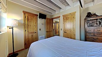 Summer Fun - SLOPESIDE 4BR/3BA with 3 Spas, Pool and Sauna - Perfect f