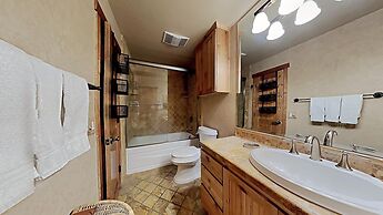 Summer Fun - SLOPESIDE 4BR/3BA with 3 Spas, Pool and Sauna - Perfect f