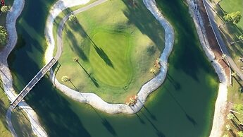 1203m 1 Bedroom Condo by Redawning