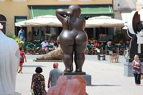 Loft Angela Charming Aptmnt in Pietrasanta Center