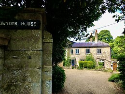 Stone Cottages with garden and parking