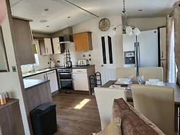 Remarkable 2-bed Lodge in Clacton-on-sea