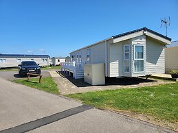Remarkable 2-bed Lodge in Clacton-on-sea