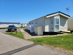 Remarkable 2-bed Lodge in Clacton-on-sea