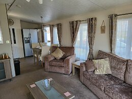 Remarkable 2-bed Lodge in Clacton-on-sea