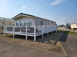 2br-sleeps6-fireplace-parking-patio-seaside