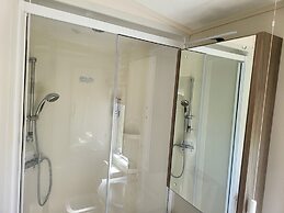 2br-sleeps6-fireplace-parking-patio-seaside