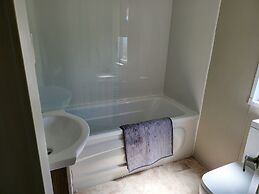 2br-sleeps6-fireplace-parking-patio-seaside