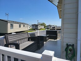 2br-sleeps6-fireplace-parking-patio-seaside