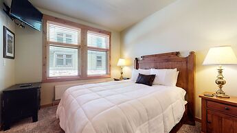 Solstice 11 Amazing Location on Golf Course, Heated Garage, Private Wa