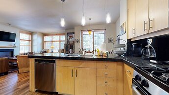 Solstice 11 Amazing Location on Golf Course, Heated Garage, Private Wa