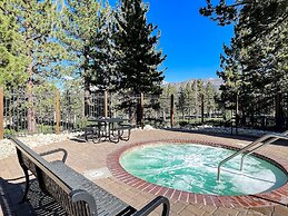 Solstice 11 Amazing Location on Golf Course, Heated Garage, Private Wa