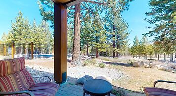 Solstice 11 Amazing Location on Golf Course, Heated Garage, Private Wa